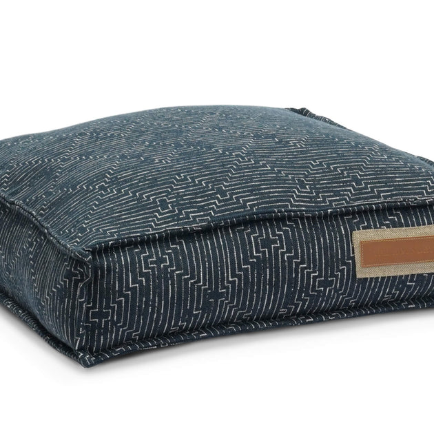 Lounger Pet Bed in Midnight Malamute